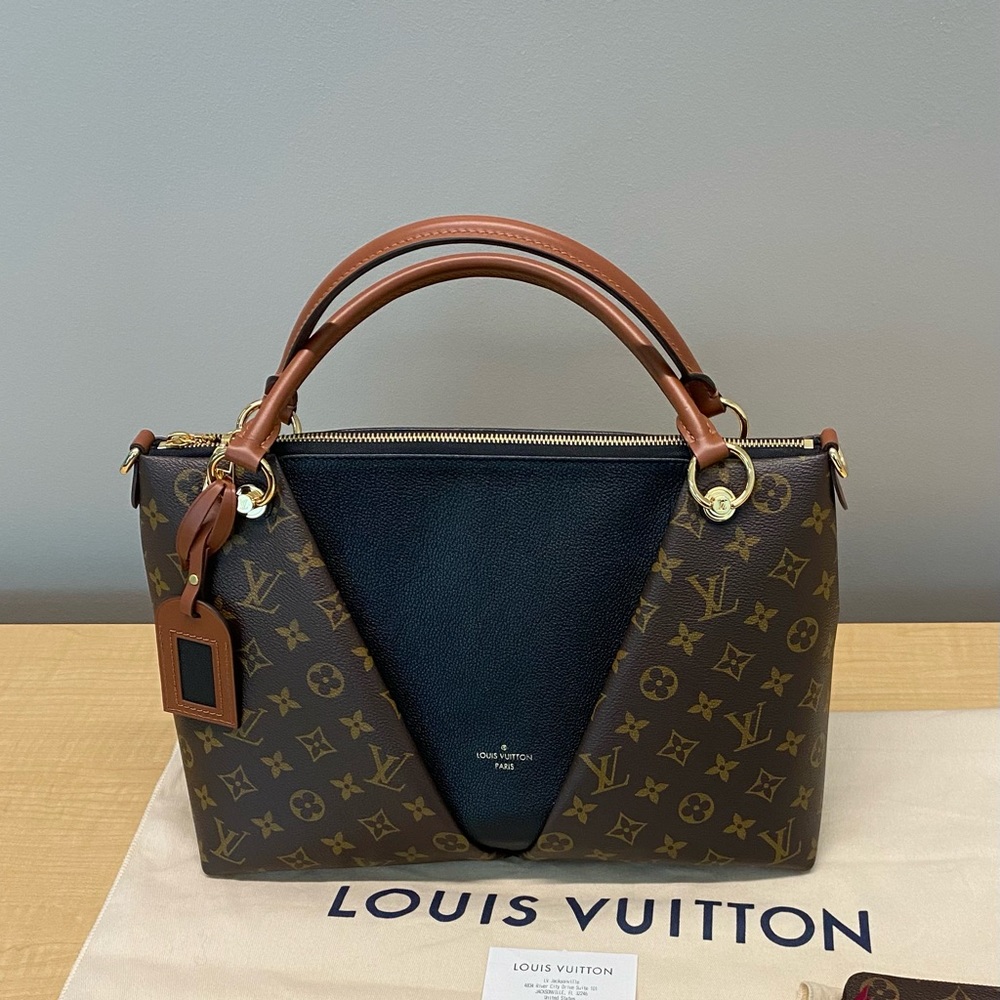 🌸SOLD🌸 Louis Vuitton V Tote MM Noir Cara - Picture 1 of 11